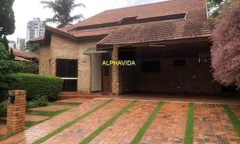 Imagem 3: Excelente casa em condomínio fechado, especial para retrofit, com 4 dorm, sendo 2 suites