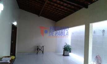 Imagem 2: Casa com quartos espaçosos e excelente área externa