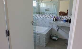 Imagem 5: Térrea para venda possui 400 metros quadrados com 30suites e 1 quarto