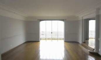 Imagem 4: Apartamento em Moema, um por andar, 235 m² com 4 dormitórios e 3 vagas