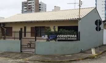 Imagem: Casa quadra mar à 100 m da Praia