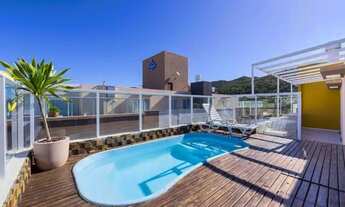 Imagem: Cobertura com piscina em Bombas 165 m²