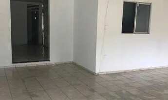 Imagem 2: Casa para aluguel e venda possui 180 metros quadrados com 5 quartos