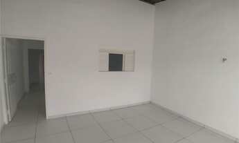 Imagem 6: Casa recém reformada com dois dormitórios no loteamento Parque Floresta