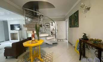 Imagem 5: Casa sobrado, moderna, pátio, 3 quartos, suíte, lareira, no bairro São Sebastião, imediaçõ