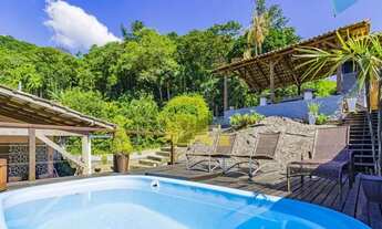 Imagem 7: Casa com piscina e área de festas