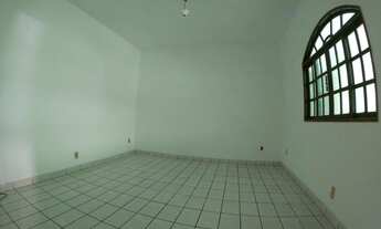 Imagem 3: Alugo Mª Ortiz casa térrea 2 quartos, copa, sol manhã, 1 vg, R$750,00 ótimo local!