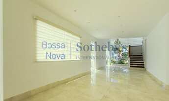 Imagem 4: Casa reformada em condomínio com lazer completo