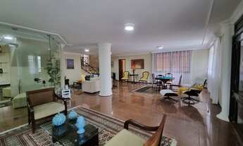 Imagem 4: Casa em frente ao parque do Cocó com 630 metros² de área construída e 1170 metros² de terr