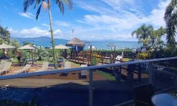 Imagem 4: Belíssimo apartamento de três dormitórios com suíte mobiliado pé na areia e vista mar Flo