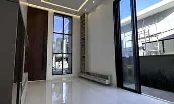 Imagem 7: Casa de condomínio para aluguel tem 233 metros quadrados com 4 quartos