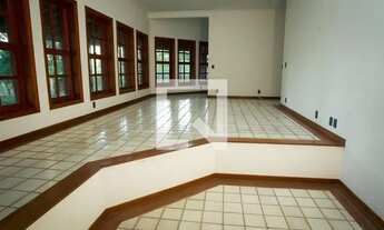 Imagem 2: Casa à Venda - Gramado, 6 Quartos, 700 m2