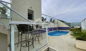 Imagem 3: Apartamento duplex à venda em Itaipava, Petrópolis/RJ, com 3<br>Quartos (2 suítes)