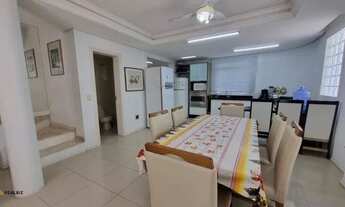 Imagem 3: Casa triplex em condomínio fechado na Praia de Palmas em Governador Celso Ramos - SC