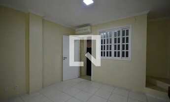 Imagem 3: Casa para Aluguel - Vila Valqueire, 2 Quartos, 50 m2