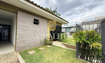 Imagem 2: Casa com 204m² área construída, 3 dormitórios sendo 1 suíte, espaço com piscina e churrasq