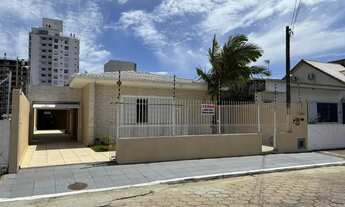 Imagem 2: Linda casa à venda em excelente localização no Jardim Atlântico, Florianópolis/SC