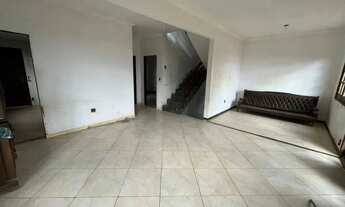 Imagem: Casa com 4 Quartos e 3 banheiros para Alugar