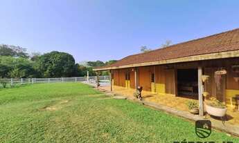 Imagem: Propriedade com 4ha, 2 casas, 2 galpões