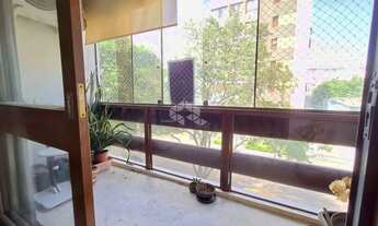 Imagem 5: Apartamento com 2 dormitórios de frente, sacada, elevador, portaria noturna 12h e 2 salões