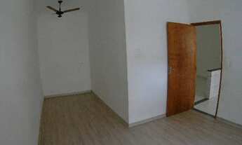 Imagem 7: Casa em pequena vila tranquila