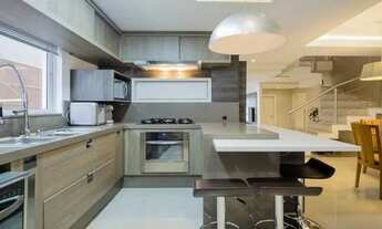 Imagem 5: Casa de condomínio sobrado para aluguel possui 225 metros quadrados com 3 quartos