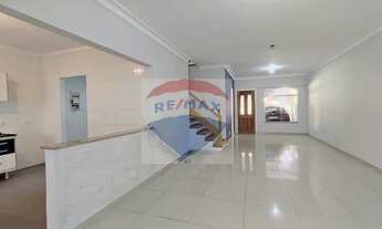 Imagem 3: Casa de condomínio para venda possui 229 metros quadrados com 4 quartos