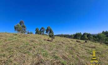 Imagem 4: Ótimo terreno à venda, localizado em condomínio fechado o lote conta com uma área grande e