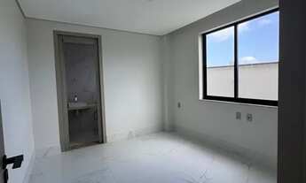 Imagem 7: Casa de Luxo com Vista Privilegiada e 5 suítes em Condomínio