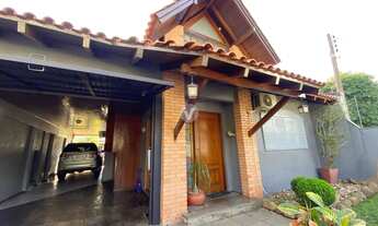 Imagem 2: Casa com 4 dormitórios, 2 suítes e 3 vagas de garagem e piscina, localizada no b