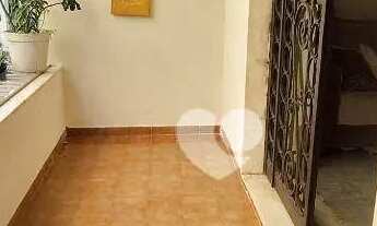 Imagem 4: Casa de Vila a venda, Varandão, salão dois ambientes, seis quartos, três suítes.Terraço. v