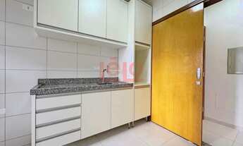 Imagem 2: APARTAMENTO SEMI MOBILIADO ZONA 07 ARMÁRIOS PLANEJADOS NA COZINHA E NA SUÍTE