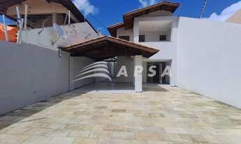 Imagem 2: EXCELENTE CASA COM 200 M2, GABINETE, 04 QUARTOS SENDO 03 SUITES PROX. AV. OLIVEIRA PAIVA
