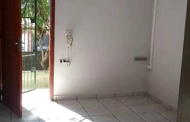 Imagem 3: Casa 3 quartos, quintal grande, prox. da UEL, onibus e escolas. R$1000,00