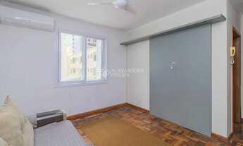 Imagem 5: Apartamento de 2 dormitórios, reformado, cozinha americana no bairro Menino Deus