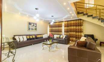 Imagem 4: Sobrado com 4 Quartos, 3 Suítes, Área de Lazer e 8 Vagas de Garagem na Colônia Agrícola Sa