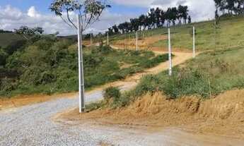 Imagem 3: Vendo terreno em Igaratás-SP com cachoeiras e lagos na área de lazer