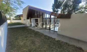 Imagem 2: Casa com 4 quartos/2 suítes e arquitetura arrojada na Zona Sul