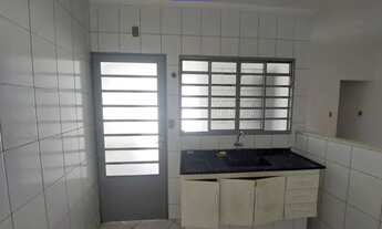 Imagem 3: Casa com 2 dormitórios, no Jardim Redentor, com 70m² para locação