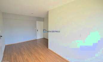 Imagem 2: Apartamento reformado de 1 dorm. com sacada e 1 vaga em excelente localização