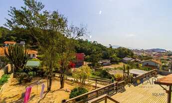 Imagem 5: Casa com 5 dormitórios (3 suítes) e 4 vagas de garagem no bairro Canasvieiras, em Florianó