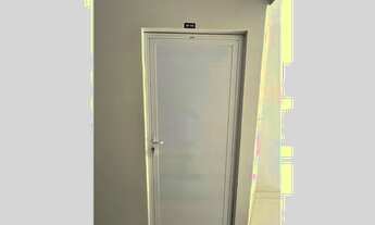 Imagem 2: A RE/MAX Silver apresenta esse imóvel para locação na cidade de Guanambi-Bahia. O apartame