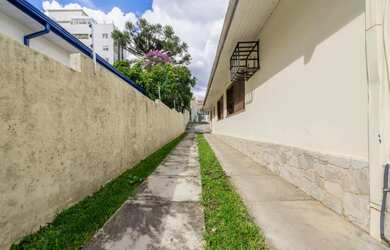 Imagem 4: Casa para venda possui 183 metros quadrados com 7 quartos em Mercês - Curitiba - PR