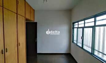 Imagem 14: Casa com 4 quartos sendo 1 suíte, disponível para locação no bairro Tocantins em Uberlândi