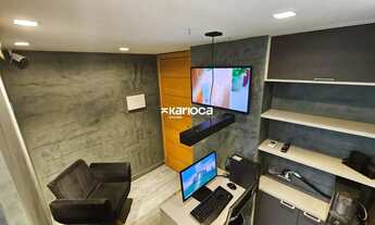 Imagem 3: Sala Comercial Mobiliada de 23m² com Varanda e Vaga - Pronta para Uso