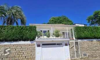 Imagem 4: Casa Espetacular com Vista Deslumbrante, Reformada por Arquiteto de 2 dormitórios, suíte