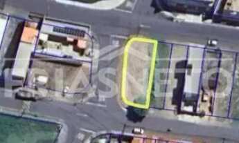 Imagem: Terreno de esquina à venda na avenida Corcovado