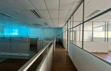 Imagem 4: Imóvel para aluguel e venda possui 1177 metros quadrados com 4 quartos