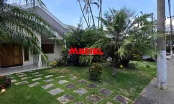 Imagem 5: Casa Exclusiva em Condomínio Fechado com Lazer Completo e Acabamentos de Destaque no Resid