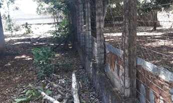 Imagem: Terreno com pequena casa